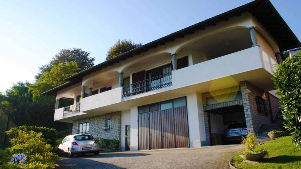 casa indipendente in vendita a Baveno