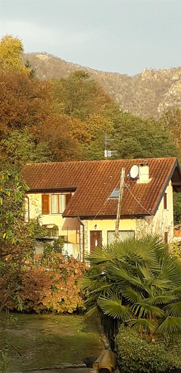 casa indipendente in vendita a Baveno