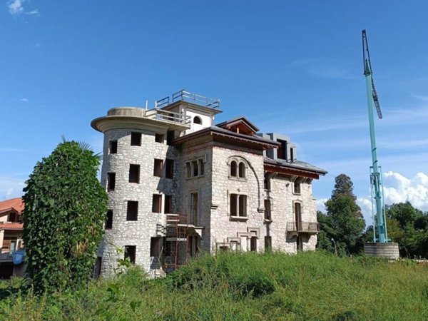 casa indipendente in vendita a Baveno in zona Romanico