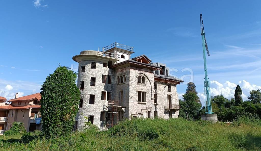 casa indipendente in vendita a Baveno