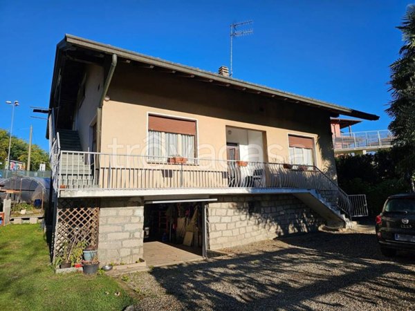 casa indipendente in vendita a Baveno in zona Oltrefiume