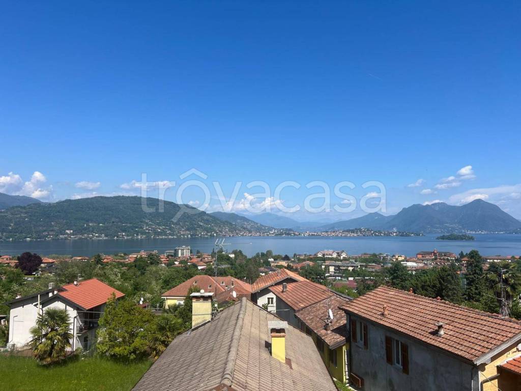 casa indipendente in vendita a Baveno in zona Oltrefiume