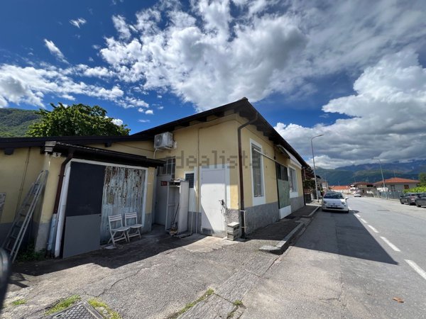 locale commerciale in vendita a Baveno