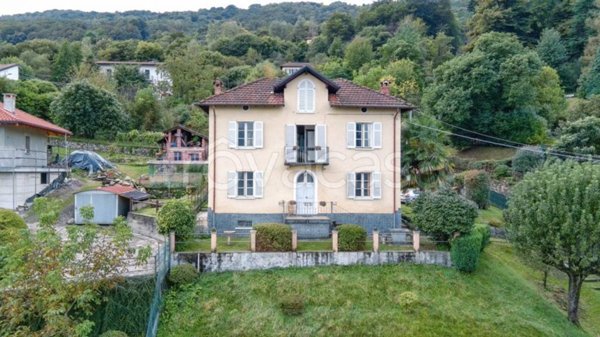 casa indipendente in vendita a Baveno