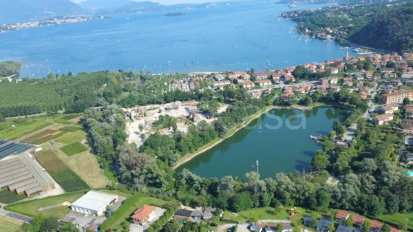 negozio in vendita a Baveno in zona Feriolo