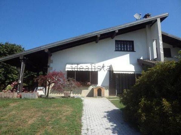 casa indipendente in vendita a Baveno