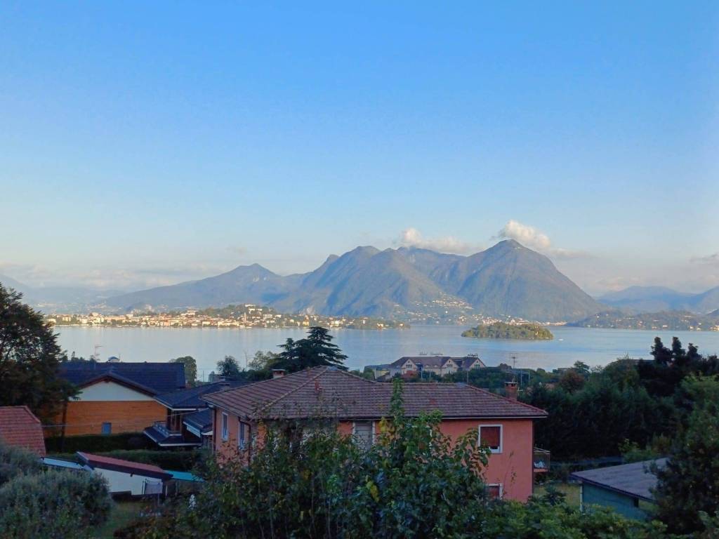 casa indipendente in vendita a Baveno