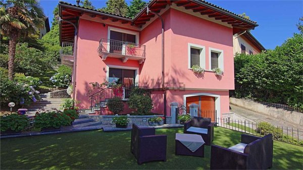 casa indipendente in vendita a Baveno