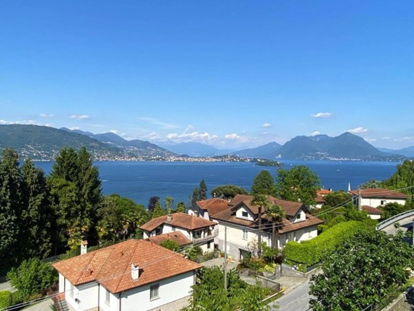 casa indipendente in vendita a Baveno