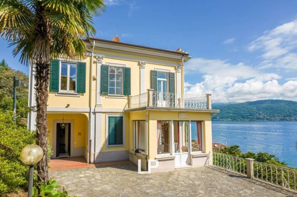 casa indipendente in vendita a Baveno