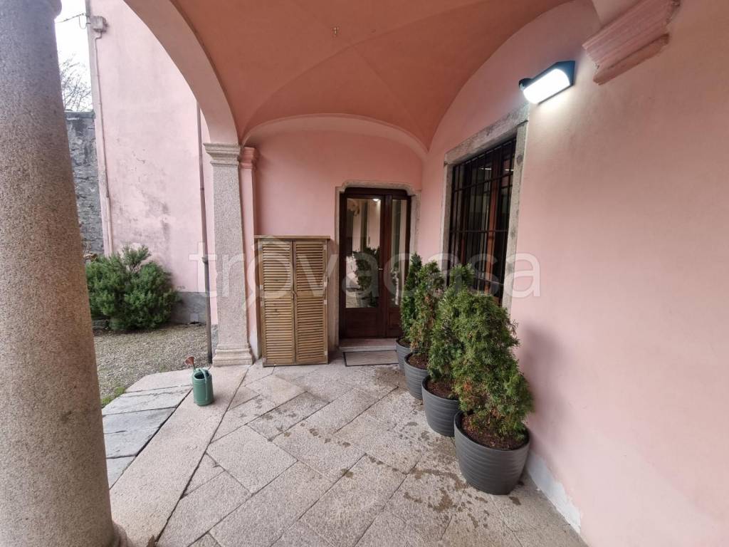 appartamento in vendita a Baveno in zona Oltrefiume