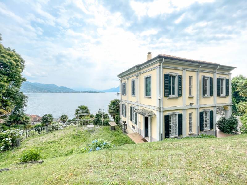casa indipendente in vendita a Baveno