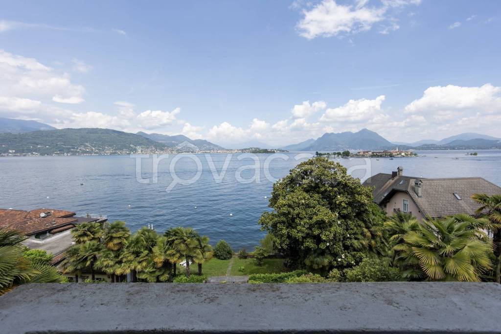 casa indipendente in vendita a Baveno