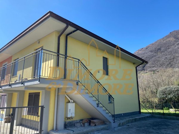 appartamento in vendita a Baveno in zona Oltrefiume
