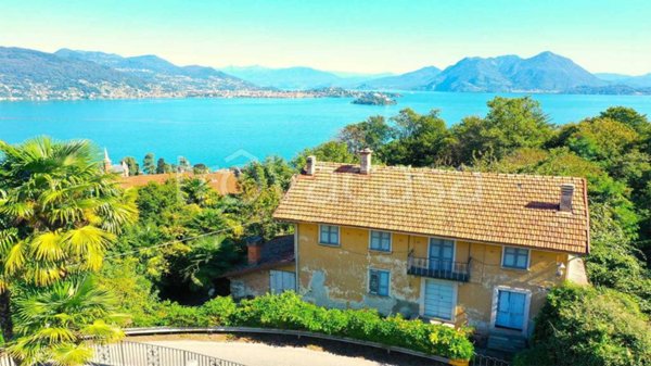 casa indipendente in vendita a Baveno