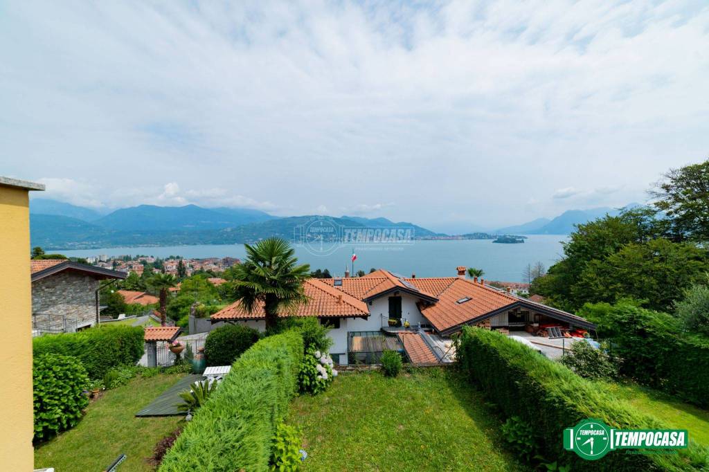 casa indipendente in vendita a Baveno