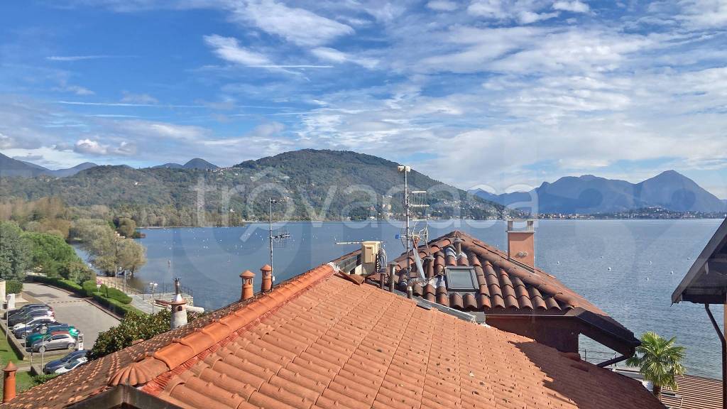 casa indipendente in vendita a Baveno in zona Feriolo