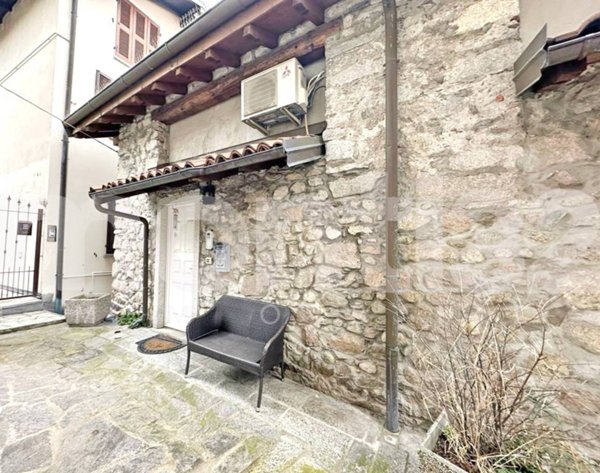 casa indipendente in vendita a Baveno in zona Feriolo