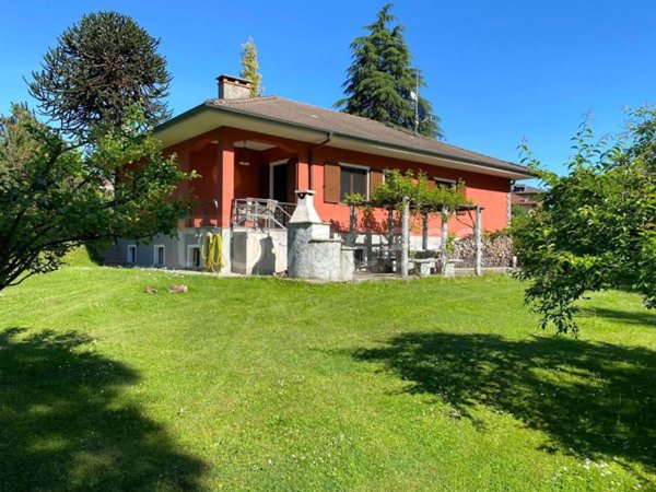 casa indipendente in vendita a Baveno in zona Feriolo