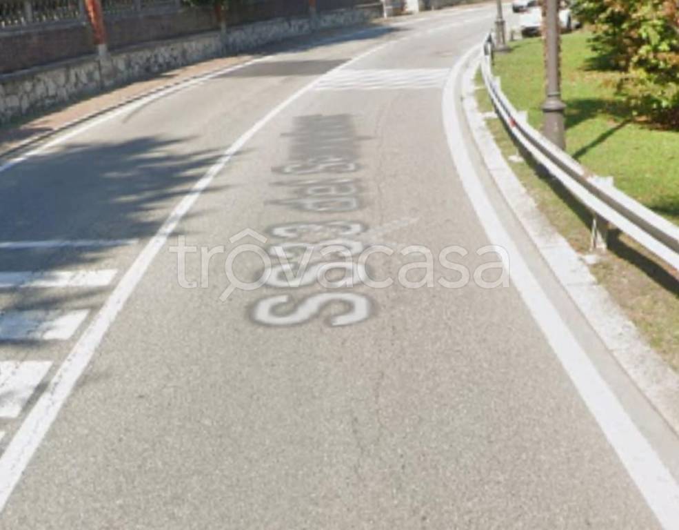 locale commerciale in vendita a Baveno