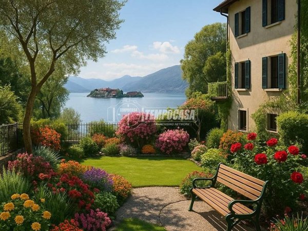 appartamento in vendita a Baveno in zona Loita
