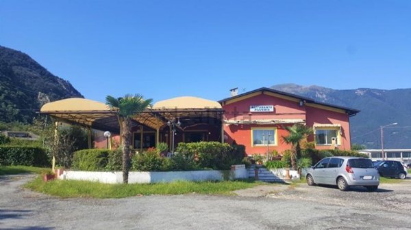 locale commerciale in vendita a Baveno