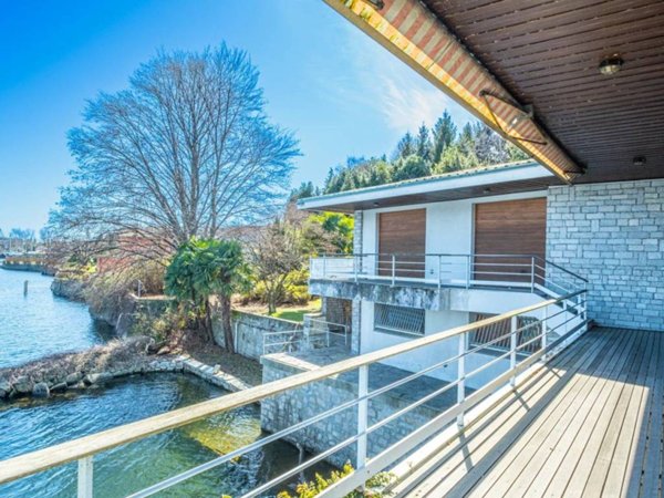 casa indipendente in vendita a Baveno in zona Feriolo