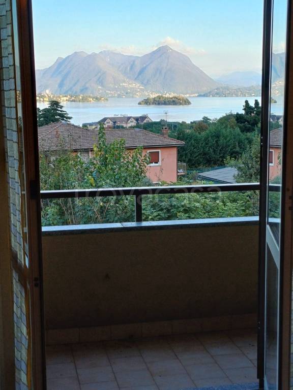 casa indipendente in vendita a Baveno
