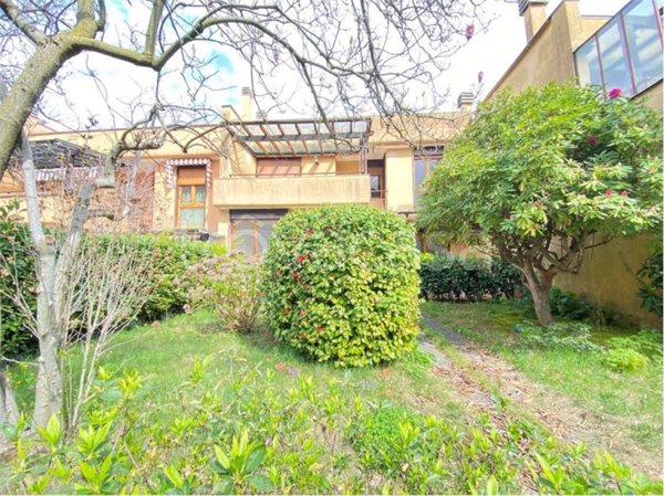 casa indipendente in vendita a Baveno in zona Oltrefiume