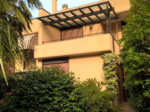 casa indipendente in vendita a Baveno