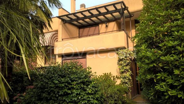 casa indipendente in vendita a Baveno