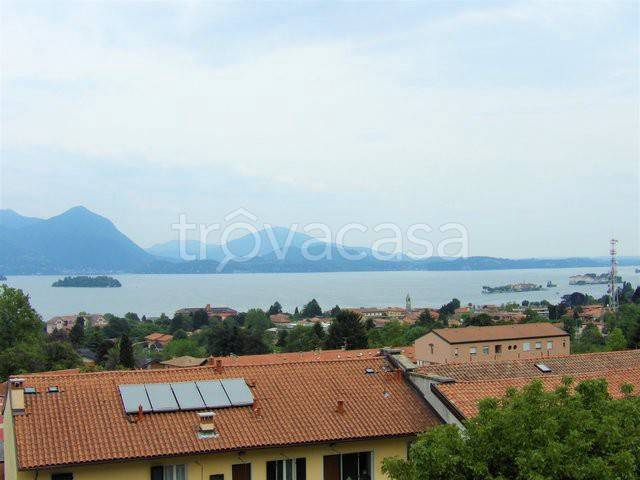 casa indipendente in vendita a Baveno