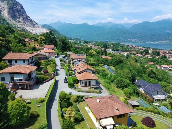 casa indipendente in vendita a Baveno