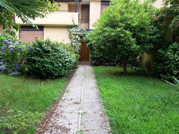 casa indipendente in vendita a Baveno