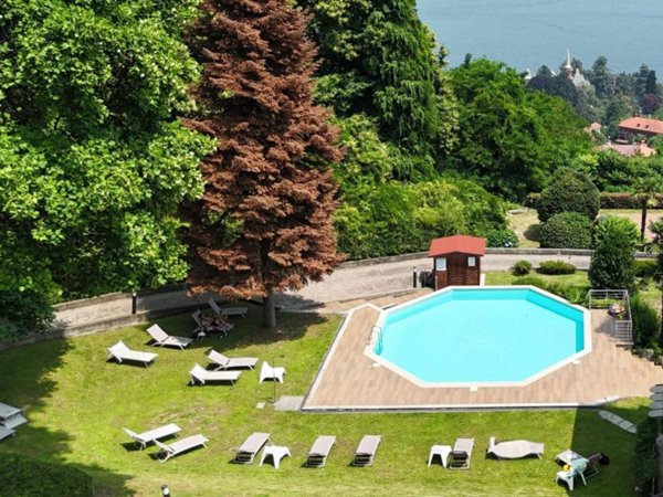 appartamento in vendita a Baveno in zona Loita