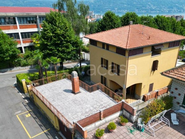 casa indipendente in vendita a Baveno
