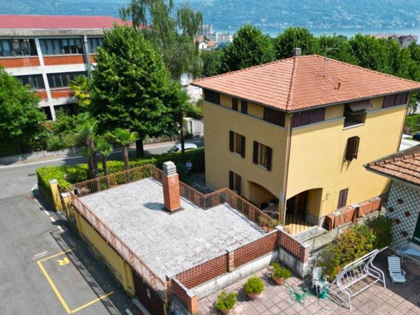 casa indipendente in vendita a Baveno