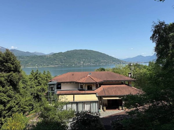 casa indipendente in vendita a Baveno
