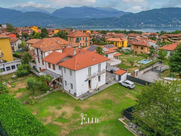 casa indipendente in vendita a Baveno