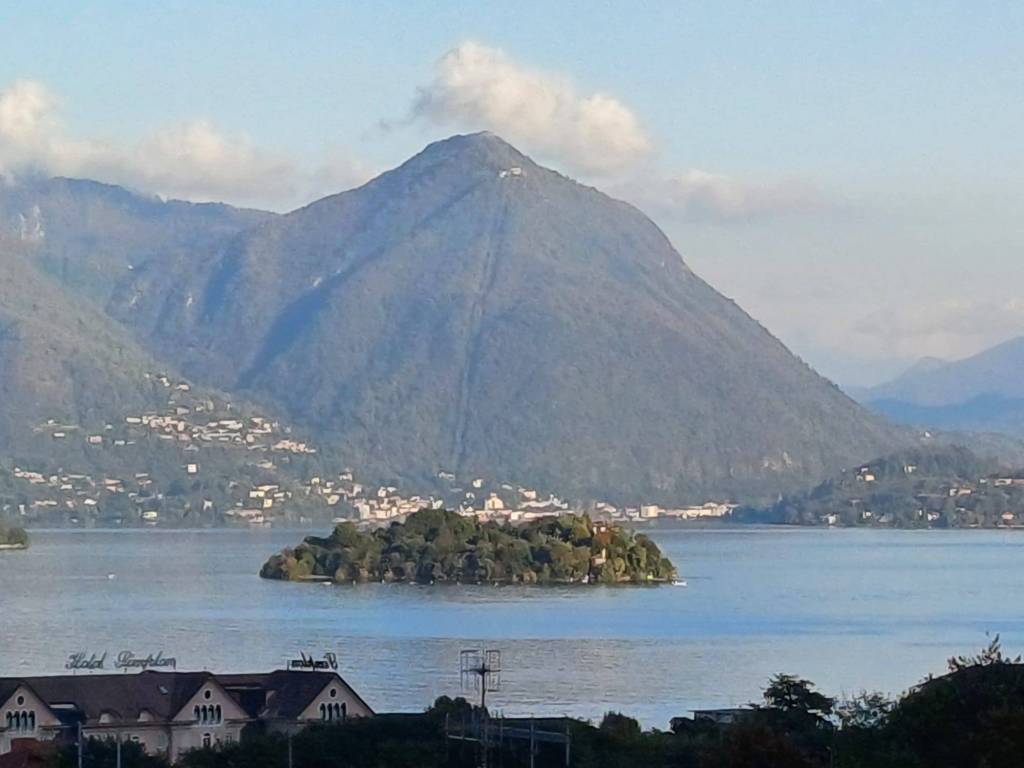 casa indipendente in vendita a Baveno