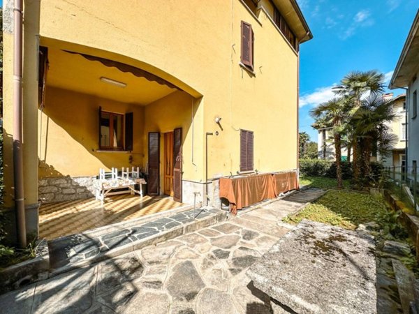 casa indipendente in vendita a Baveno