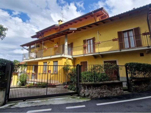 casa indipendente in vendita a Baveno