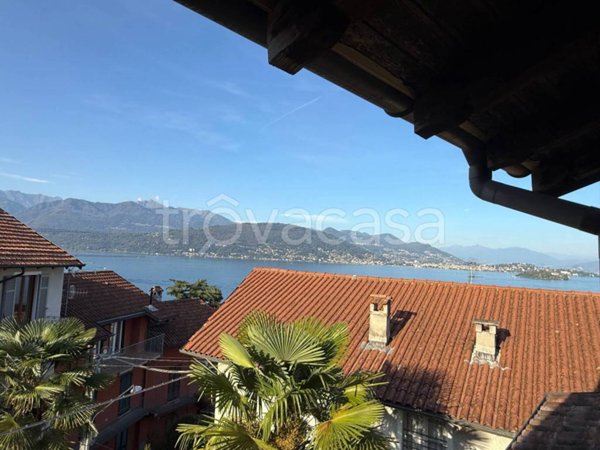 casa indipendente in vendita a Baveno