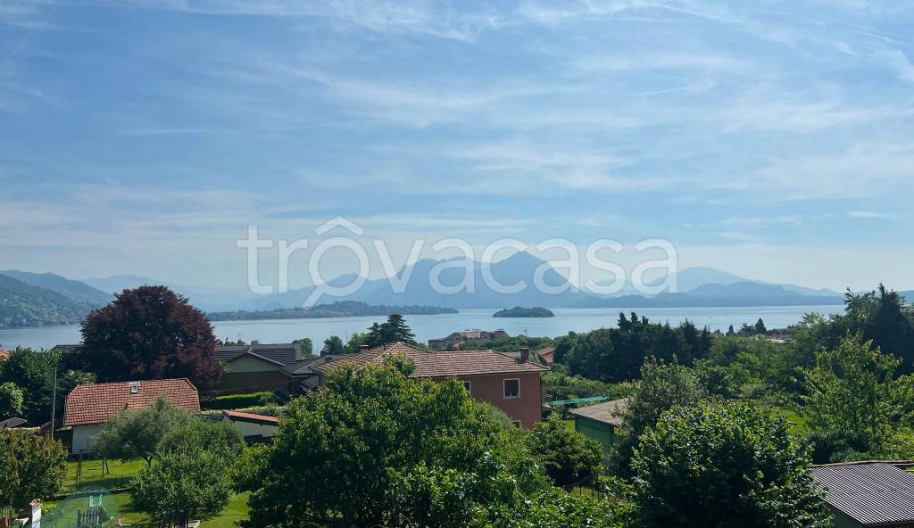 casa indipendente in vendita a Baveno