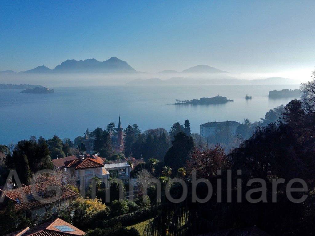 casa indipendente in vendita a Baveno