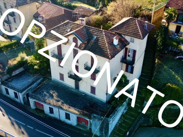 casa indipendente in vendita a Baveno