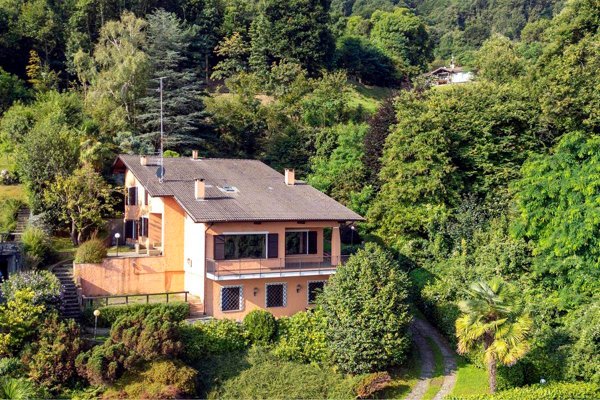 casa indipendente in vendita a Baveno