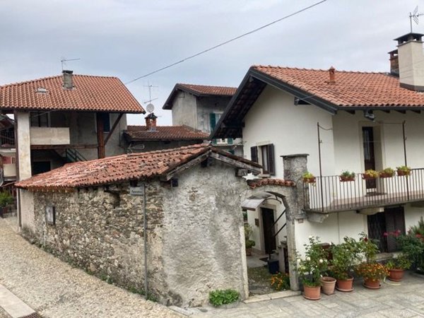 casa semindipendente in vendita a Baveno