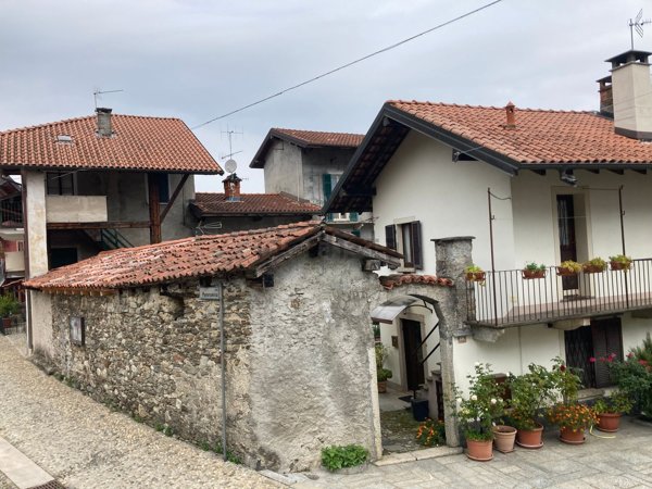 casa semindipendente in vendita a Baveno