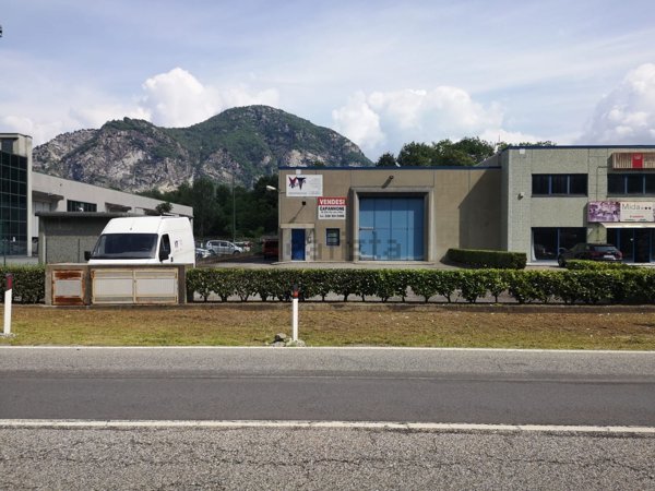 capannone in vendita a Baveno in zona Feriolo